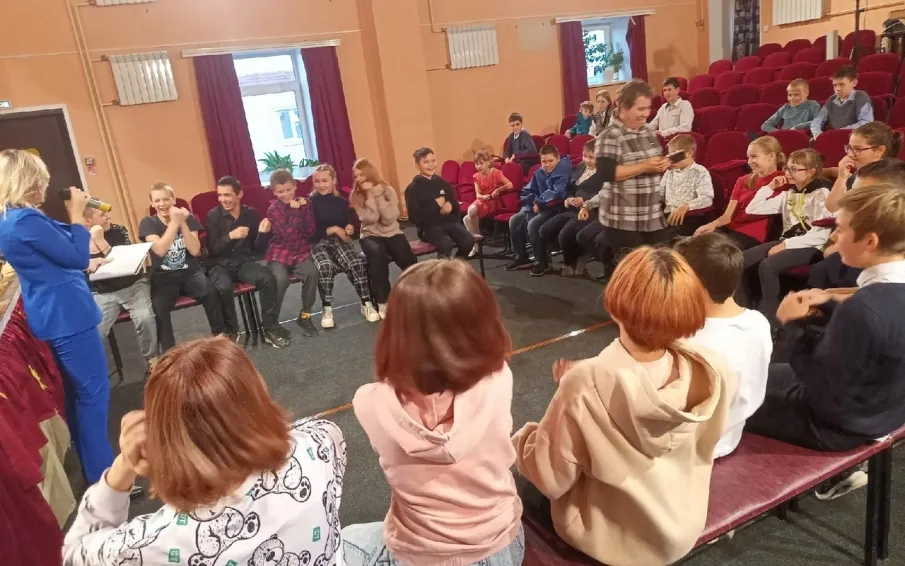 Музыкально-познавательно-развлекательная программа «КРАСКИ ОСЕНИ»