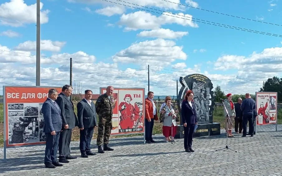Открытие памятника труженикам тыла в с.Семьяны
