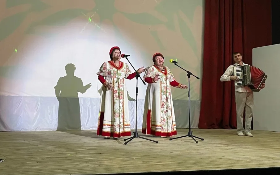 Концертная программа «Весне все возрасты покорны!»