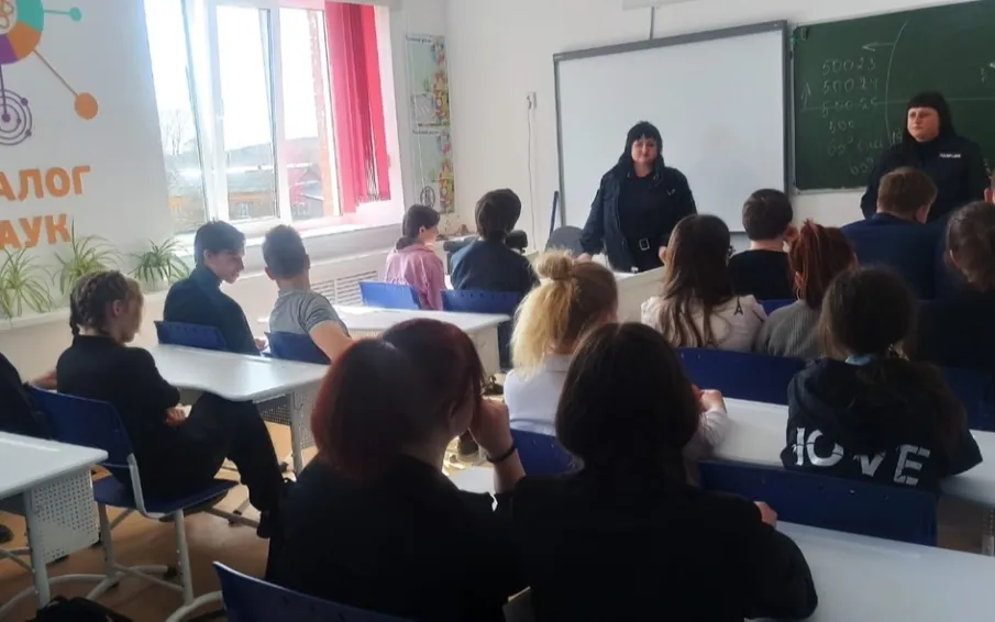 Сотрудники полиции провели операцию "Твой выбор" и провели уроки безопасности для школьников г.о. Воротынский.