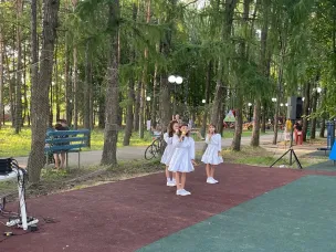 Праздничное мероприятие под открытым небом посвящённое Дню семьи, любви и верности "Всем, кто верит, любит и ждёт"