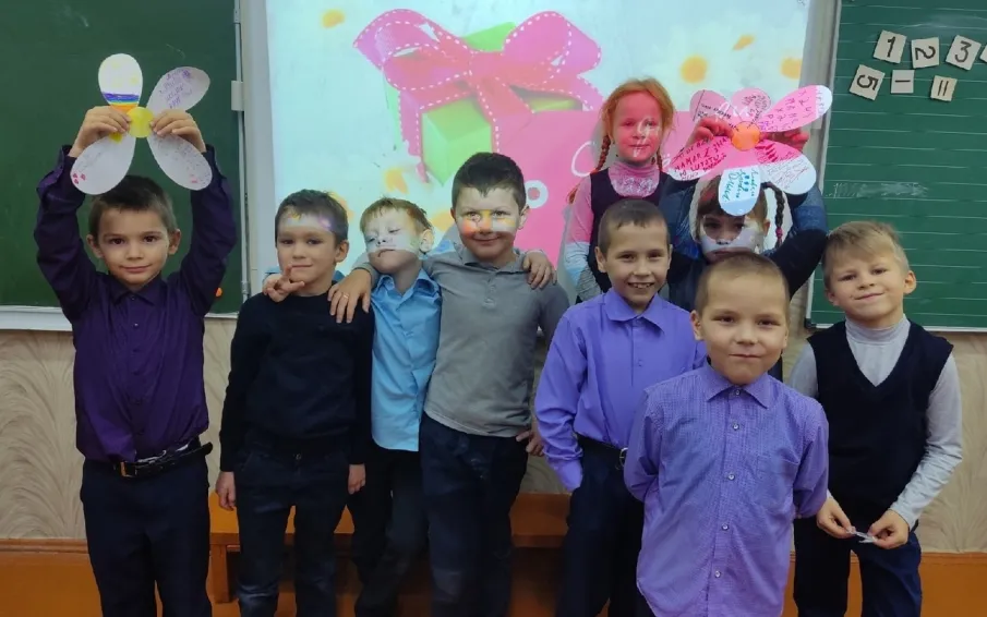 Познавательно - развлекательная программа, посвященная Дню матери "Мамы разные нужны, Мамы разные важны"