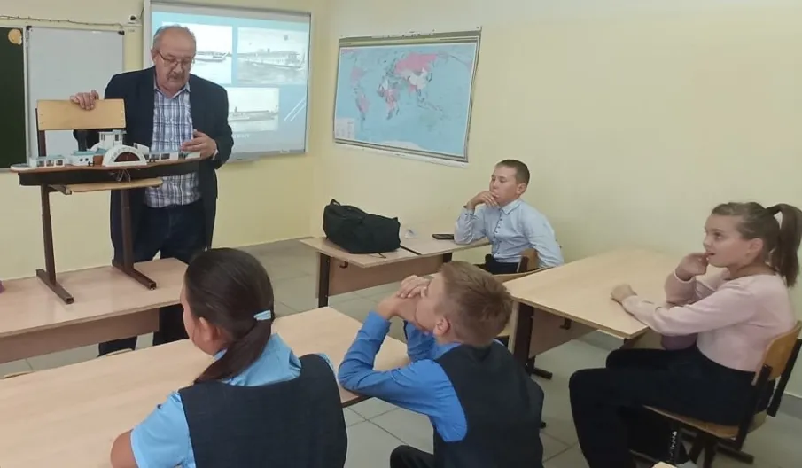 Научный сотрудник музея А.М. Дюжаков провел музейный урок для пятиклассников Воротынской средней школы