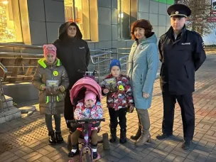 Сотрудники МО МВД России " Воротынский " проводят Декадник по безопасности дорожного движения "Засветись"