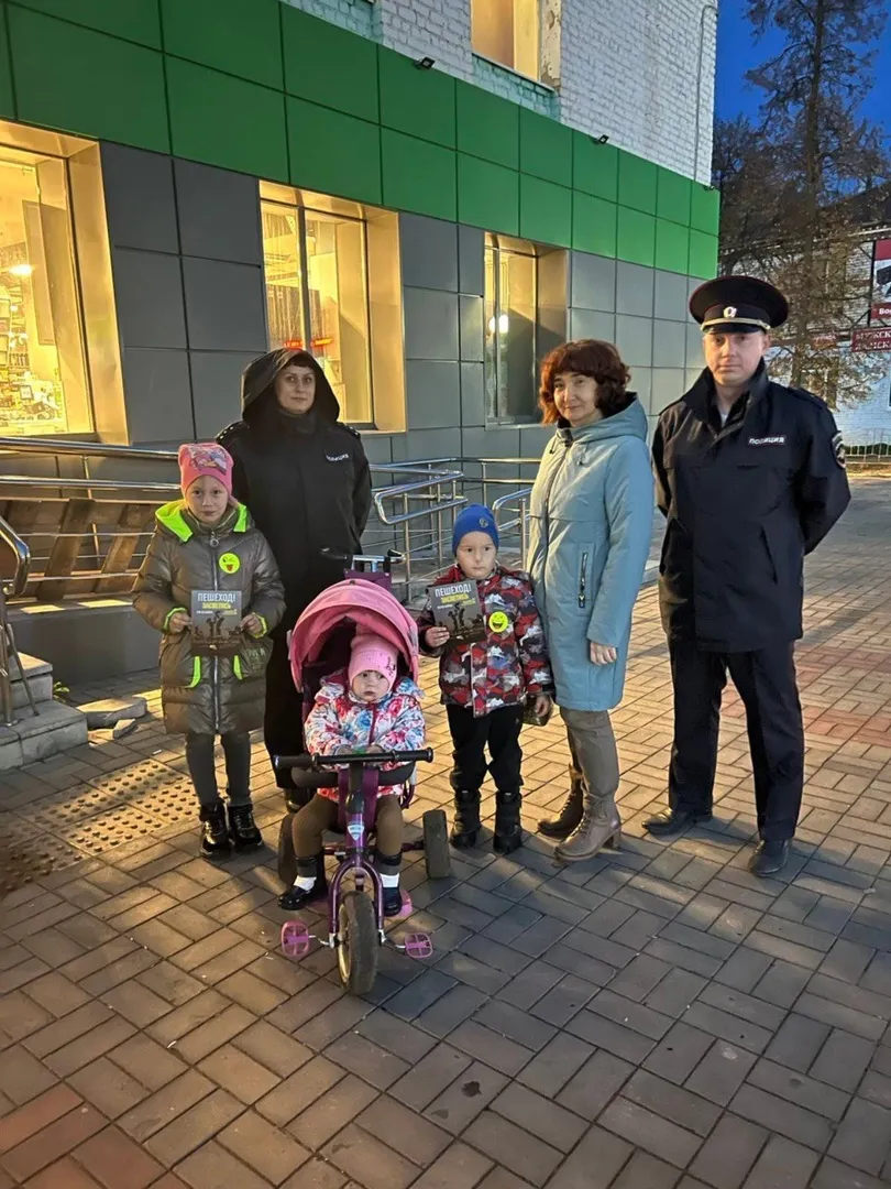 Сотрудники МО МВД России " Воротынский " проводят Декадник по безопасности дорожного движения "Засветись"